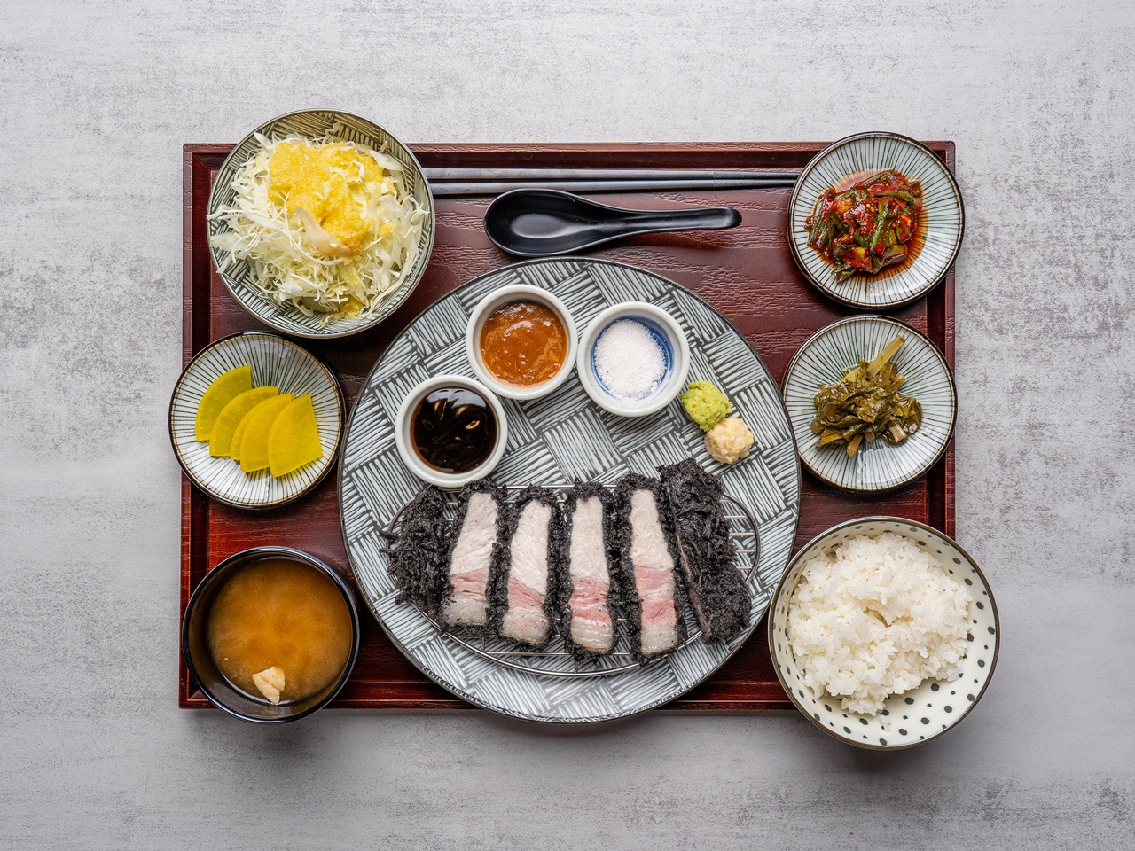 숯불훈연 블랙 특등심카츠